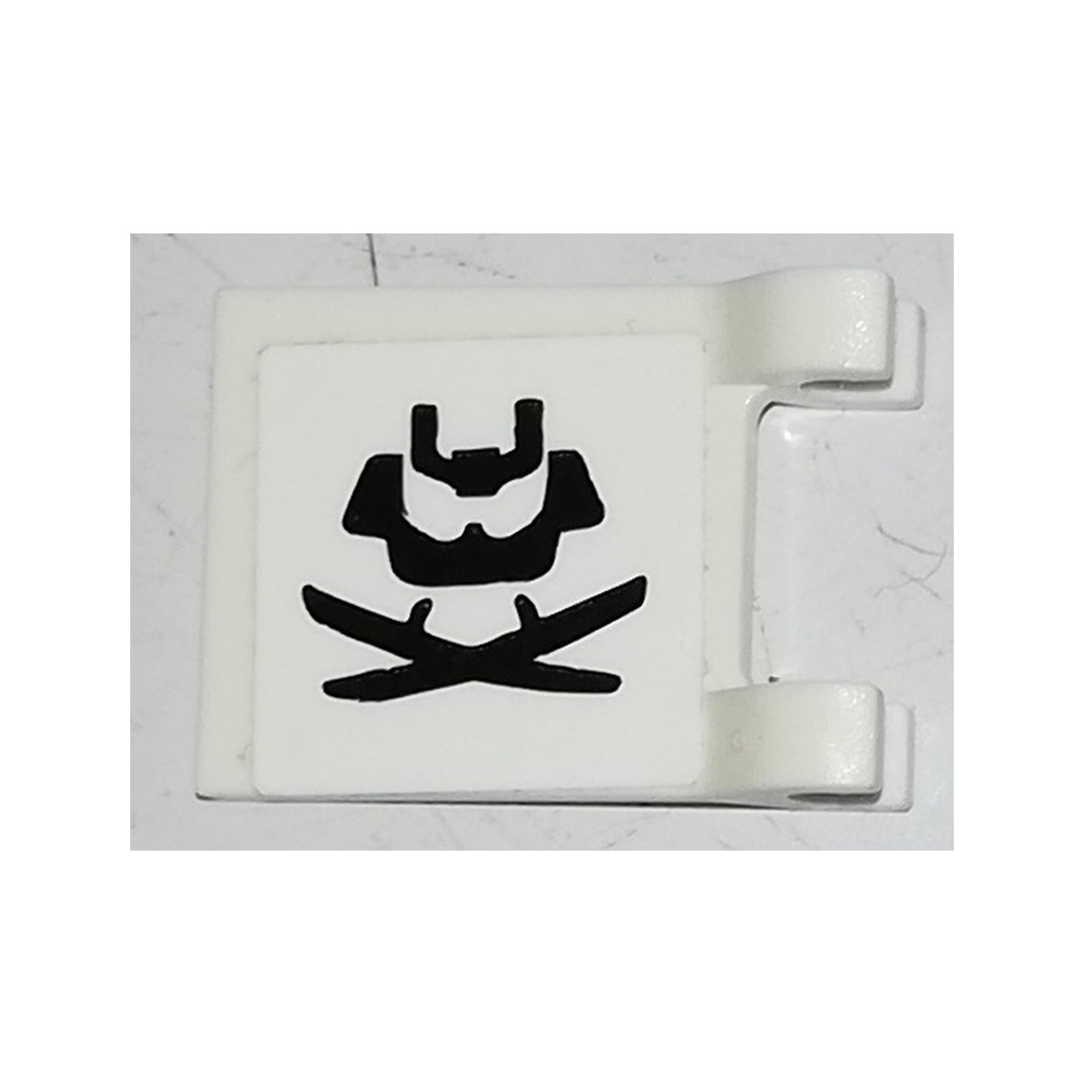 LEGO® Flag 2 x 2 Square with Flat Edge with Visor Chin Guard and Two Katanas Pattern on Both Sides (Stickers) - Set 70665 2335pb198 weiss