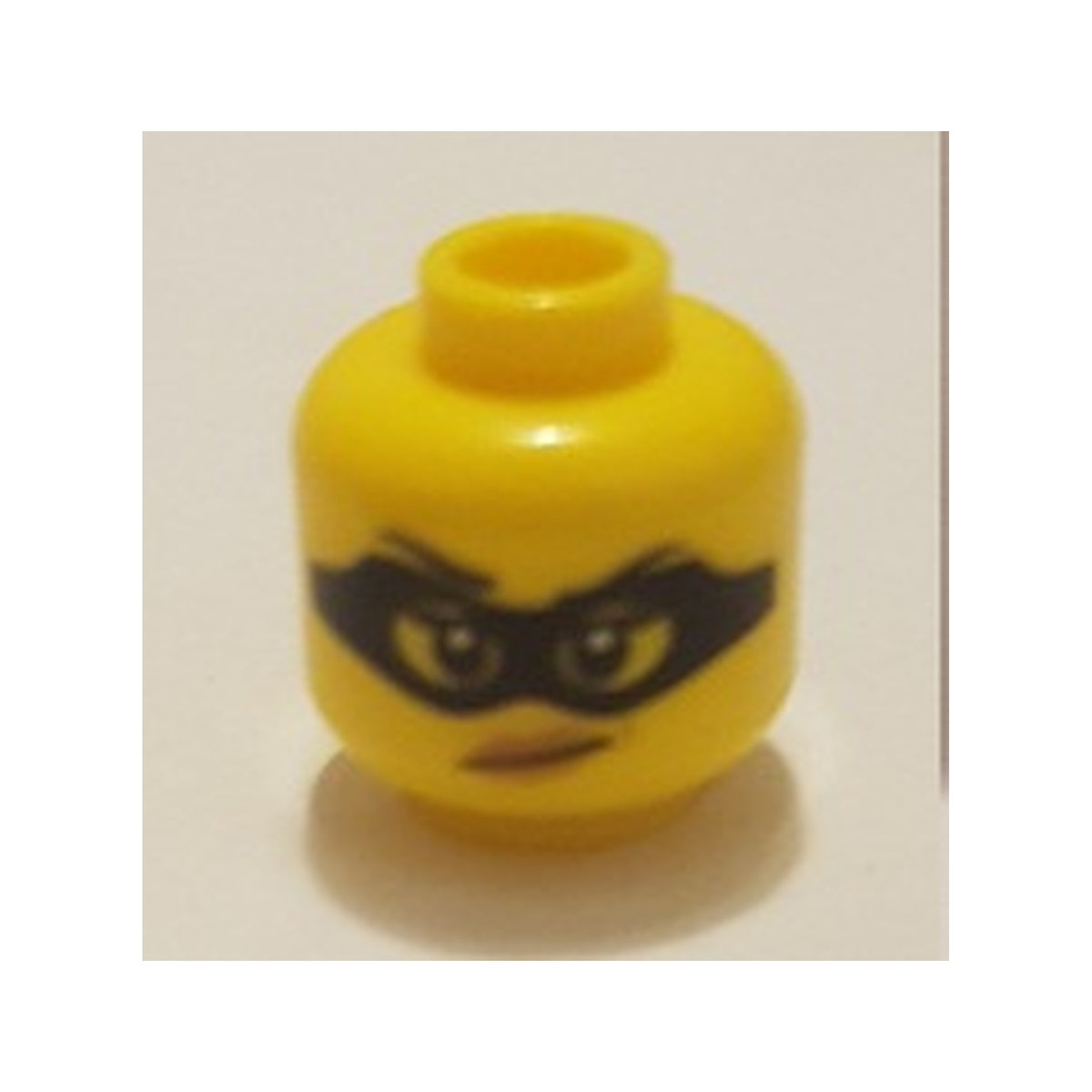 LEGO® Minifigure, Head Female Black Eye Mask, Black Eyebrows with One Eyebrow Raised, Red Lips with Smirk Pattern 3626pb1808 gelb