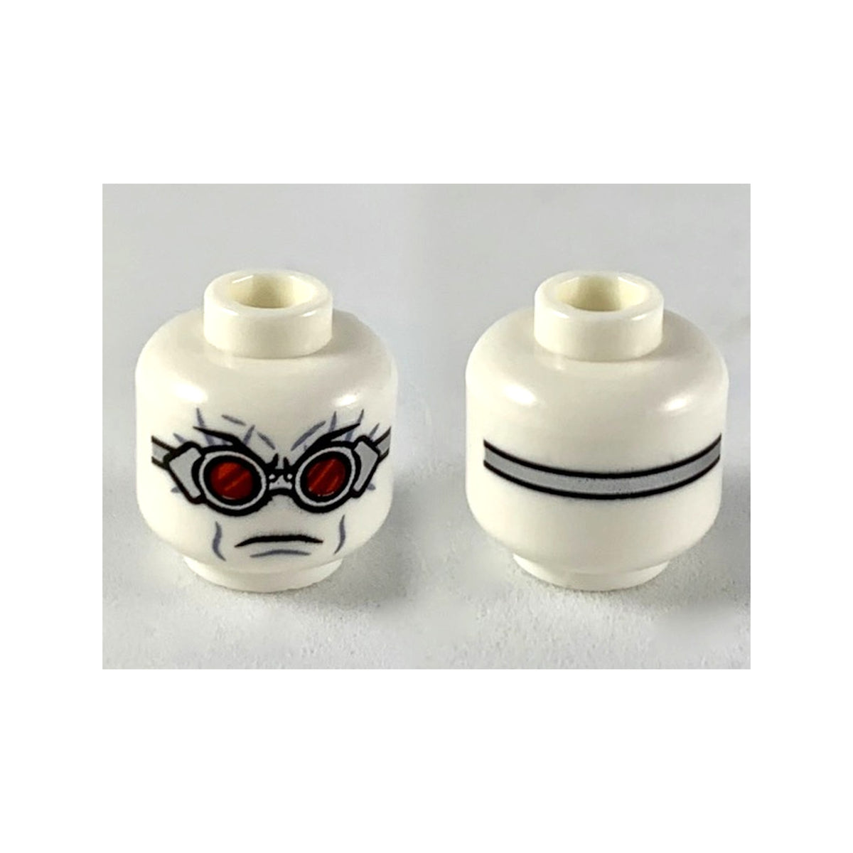 LEGO® Minifigure, Head Silver Goggles with Red Lenses, Frown Pattern 3626pb2420 weiss