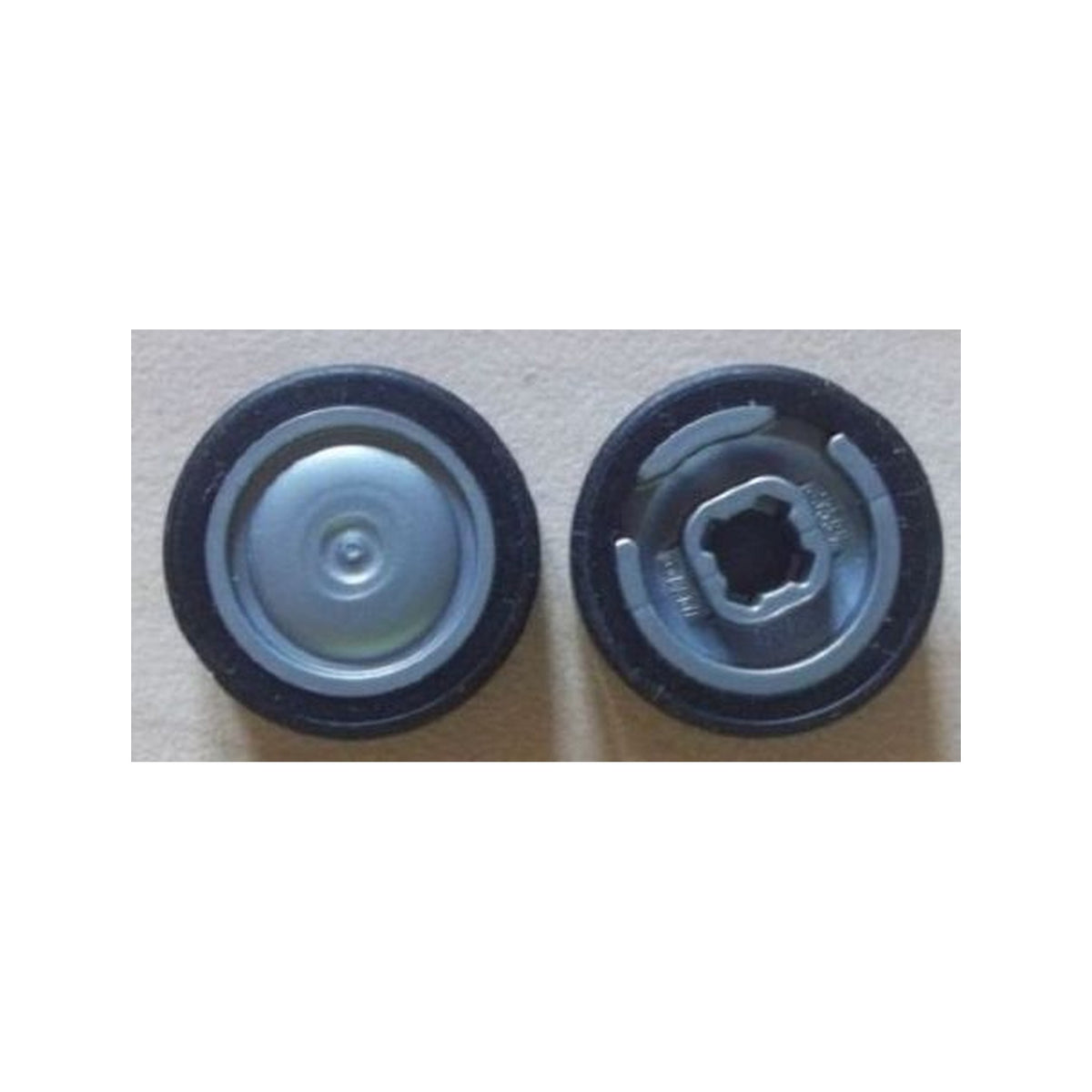 LEGO® Wheel 11mm D. x 6mm with Smooth Hubcap with Black Tire 14mm D. x 6mm Solid Smooth (93594 / 50945) 93594c01 silber