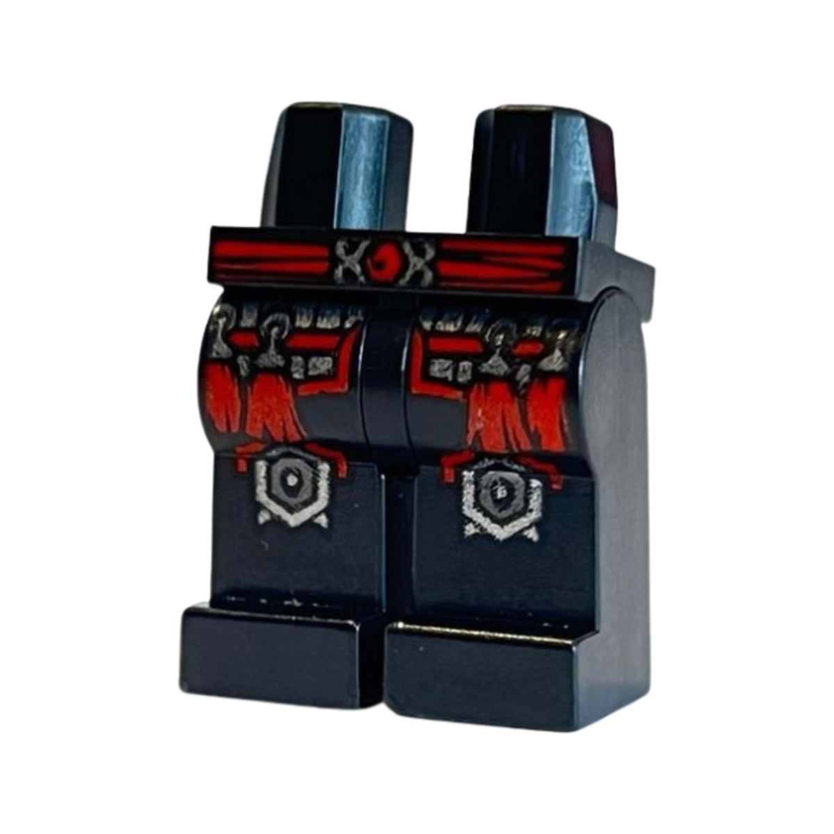 LEGO® Hips and Legs with Red Sash Belt, Silver Thigh Armor with Trim and Tassels, Dark Silver Spiked Knee Pads Pattern 970c00pb0222 schwarz