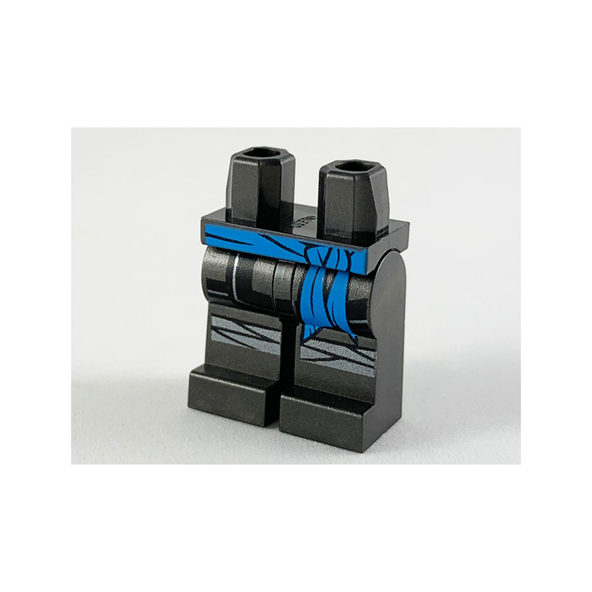 LEGO® Hips and Legs with Dark Azure Sash, Black Tunic Hem and Silver Knee Wrappings Pattern 970c00pb0985 perldunkelgrau