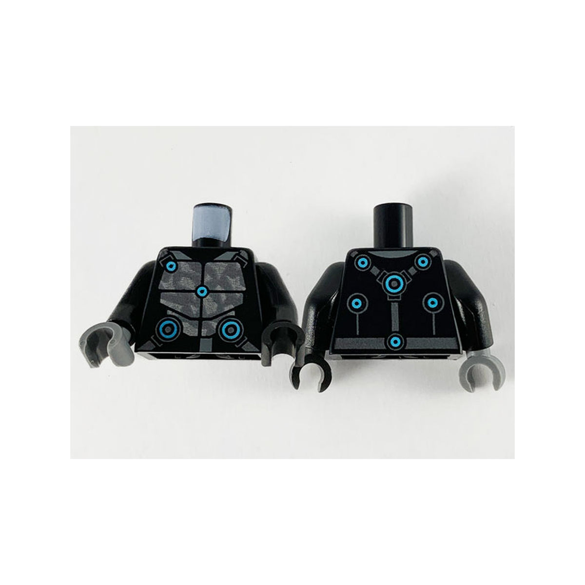 LEGO® Torso Armor, Silver Plates and Medium Azure Circles Pattern / Black Arms / Black Hand Left / Dark Bluish Gray Hand Right 973pb3819c01 schwarz